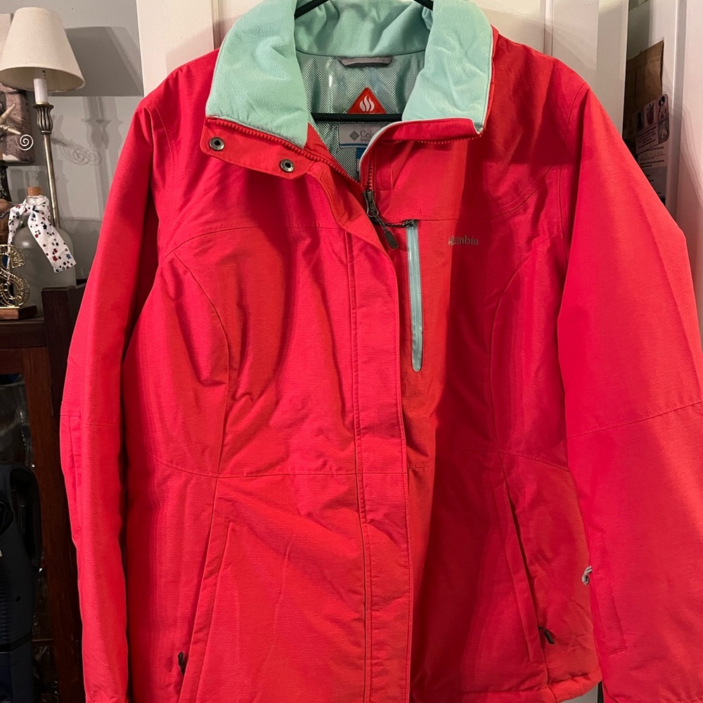 Woman’s Columbia ski/snow jacket